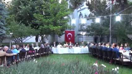 Vali Çiçek'ten Konak'ta Şehit Yakınları ve Gazilere İftar