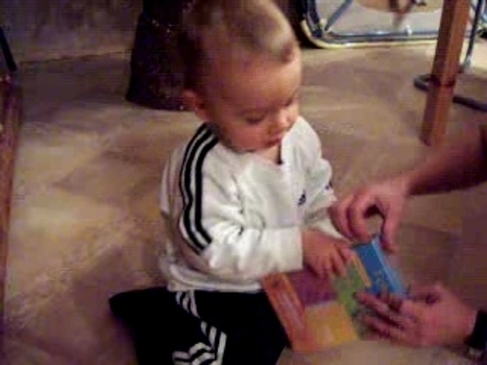 Lucas et les dvd T'choupi