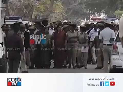 Chinnamma Sasikala Entering Benagaluru Parappana Agrahara Jail