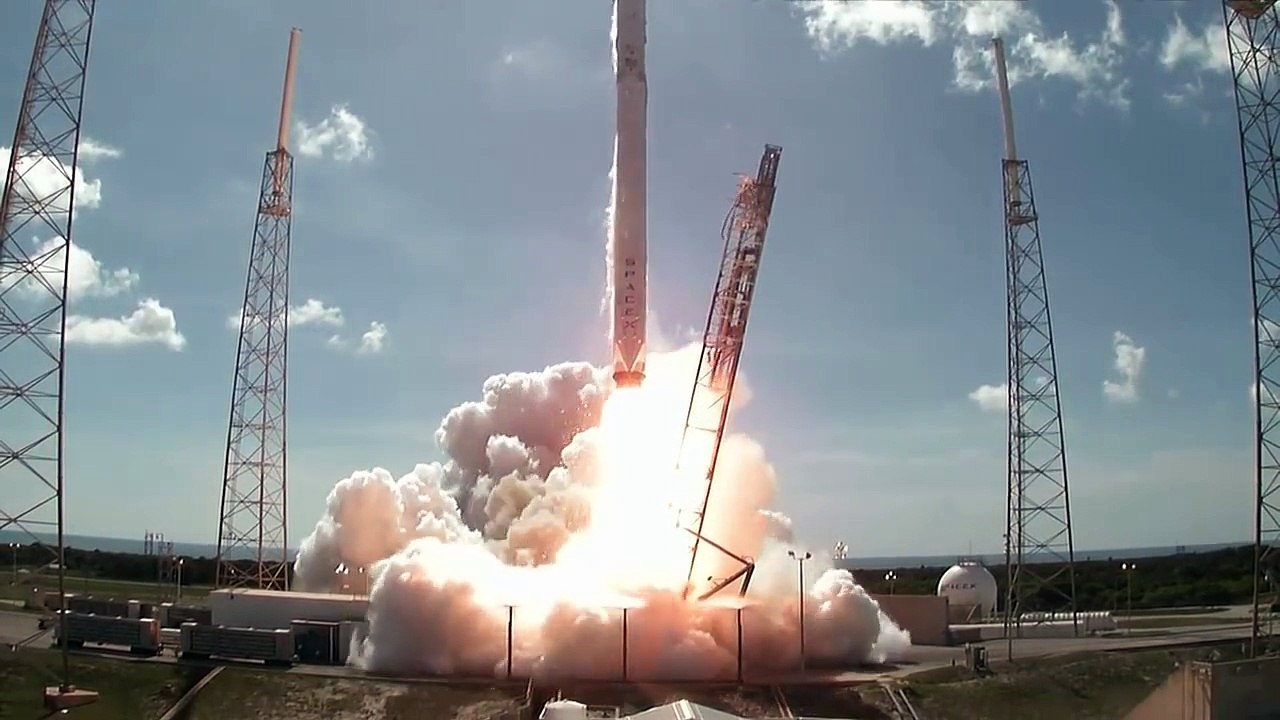 SpaceX CRS-7 Liftoff