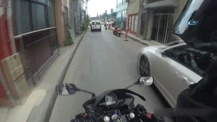 Dalgın Motosiklet Sürücüsünün Yaptığı Kaza Kamerada