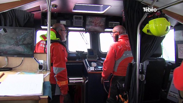 Handisport. Il rallie les îles bretonnes en kitesurf