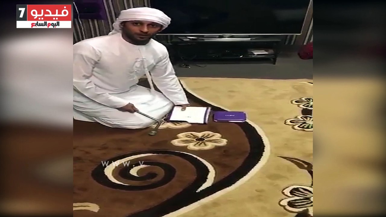 مواطن إماراتى يقوم بتكسير جهاز "بى إن سبورت" بع...