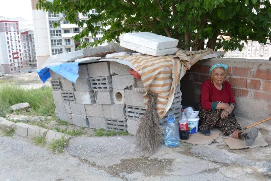 2 Metrekarelik Delikte Kalan Yaşlı Kadının Dramı