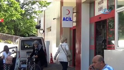 Evine giren hırsızı bıçakladı