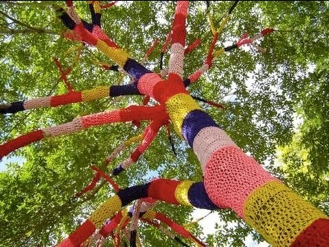 Arte urbano hecho con estambre / YARN BOMBING, arte de mujeres con estambre