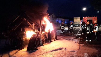 Merlemont : incendie d'un tracteur et deux voitures accidentées
