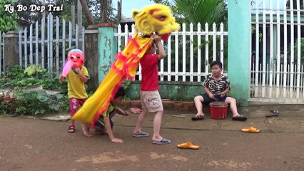 Lion Dance 2017 -  Bé tập đánh trống múa lân - ông địa vui tính và hài hước - Ku Bo Đẹp Trai