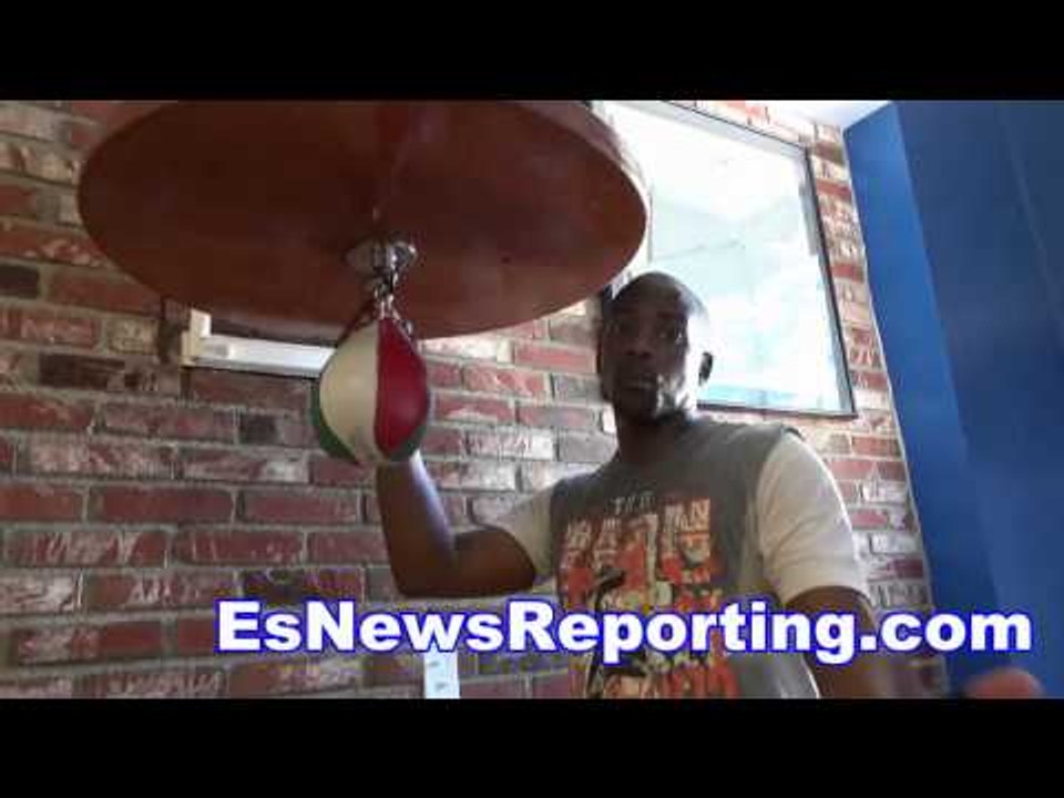 singer says would walk pacquiao into mayweather fight with karate kid theme somg - EsNews