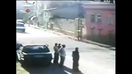 Araba Feci Şekilde Ezdi Ama.