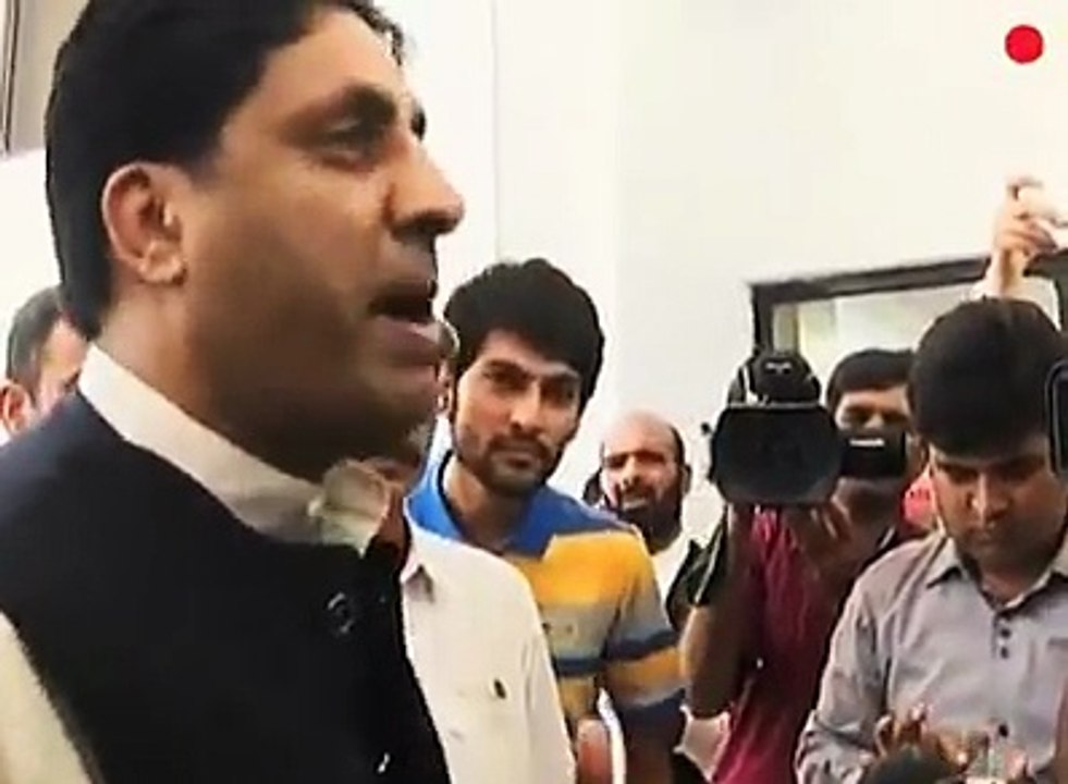 Sheikh Rasheed Fight With Malik Noor Muhammad