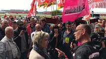 Les syndicats manifestent devant le local En Marche!