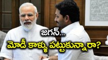 YS Jaganmohan Reddy Touches PM Narenda Modi Legs !