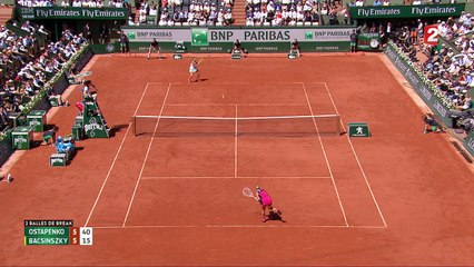 Roland-Garros 2017 : Le joli lob de Bacsinszky pour sauver une balle de break (5-5)