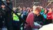 Un fan de Coldplay accompagne Chris Martin au piano devant 70 000 personnes Berlin