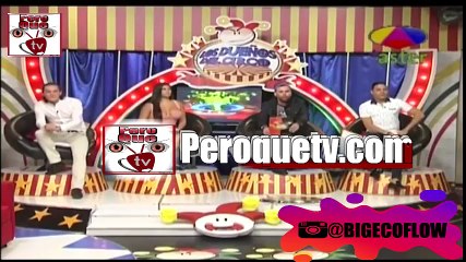 Cirqueros Musicólogo pone de relajo a indigente en la calle