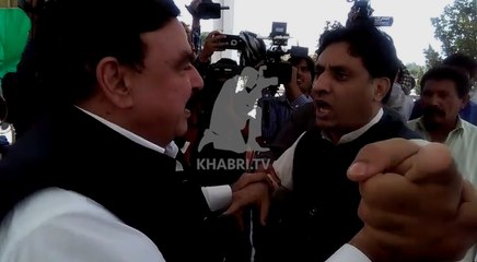 Sheikh Rasheed attacked by PMLN worker outside parliament