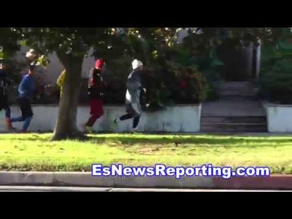 Manny Pacquiao Makes Road Work Look Easy 4 Weeks From Fight Night vs Floyd Mayweather - EsNews