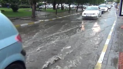 Etkili Olan Sağanak Nedeniyle Bazı Evleri Su Bastı