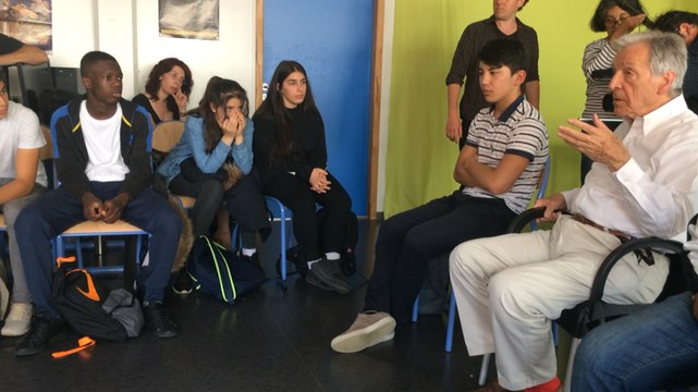 Le réalisateur Costa-Gavras rencontre des collégiens en cinéma