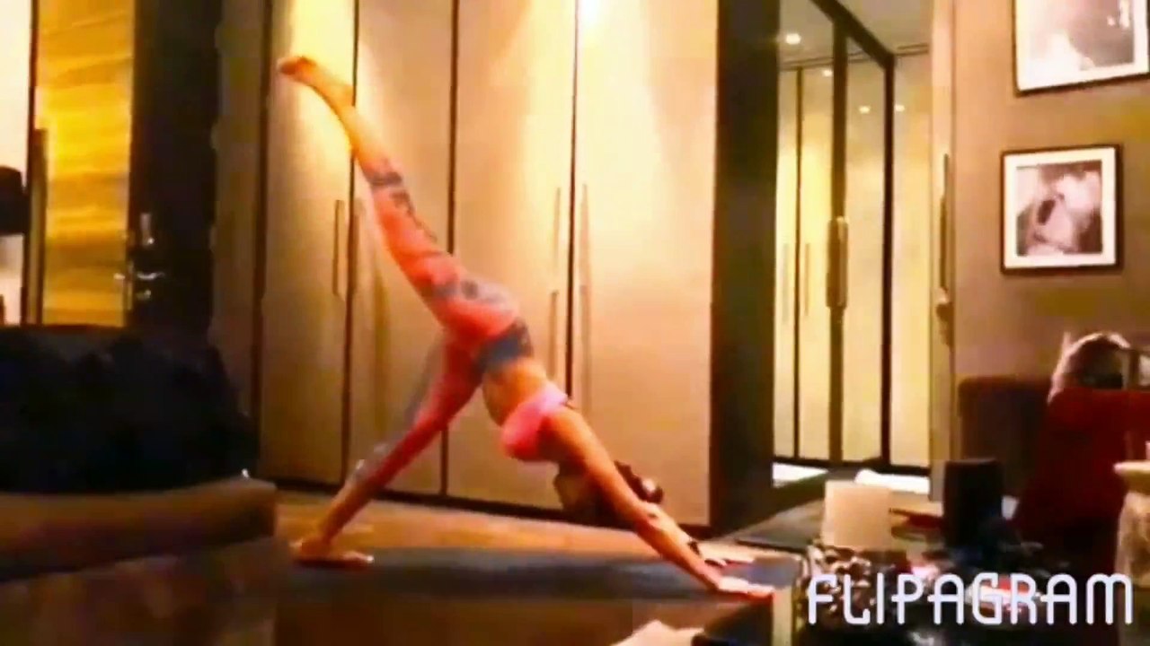 Bipasha Basu Hot Bikini Video | Bipasha Basu Shocking Cleavage - Private & Unseen