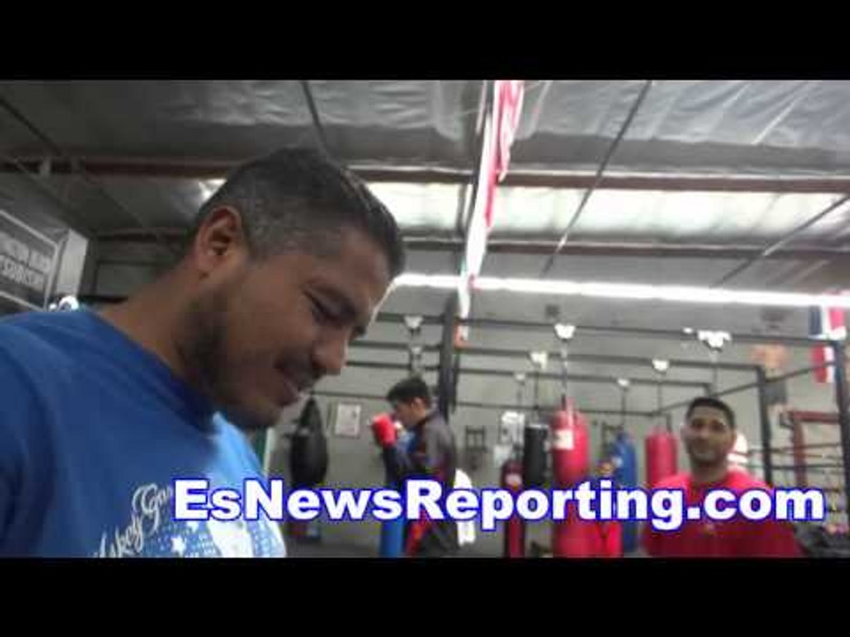 Robert Garcia mayweather looked great sparring but he wasnt sparing manny pacquiao