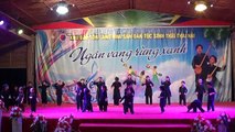 Các tiểu sự phụ nhảy waka waka ngộ ghê - Waka dancing by Vietnamese chilren