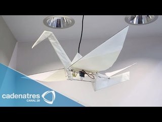 Una grulla de origami que vuela como drone