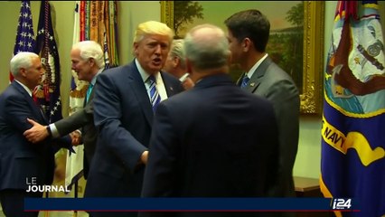 Audition de l'ex-patron du FBI: James Comey charge Donald Trump