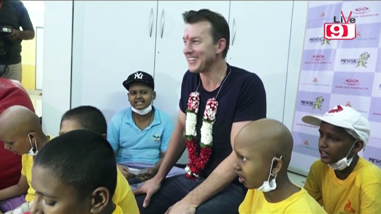 Brett Lee attends music therapy session for young cancer patients