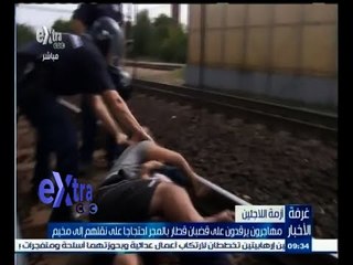 #غرفة_الأخبار | سوري يحتضن زوجته وابنهما ويرقدون على قضبان القطار احتجاجا على نقلهم إلى مخيم