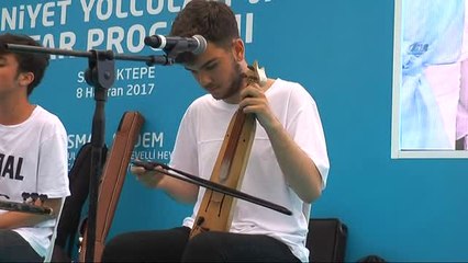 Yağmurluklarını Giyip, İftar Sofrasına Oturdular