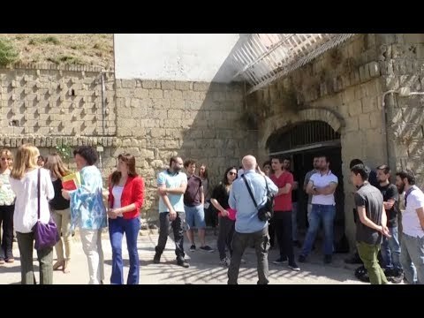 Napoli - L'ex villa del re del contrabbando oggi è Tutta nata storia (08.06.17)