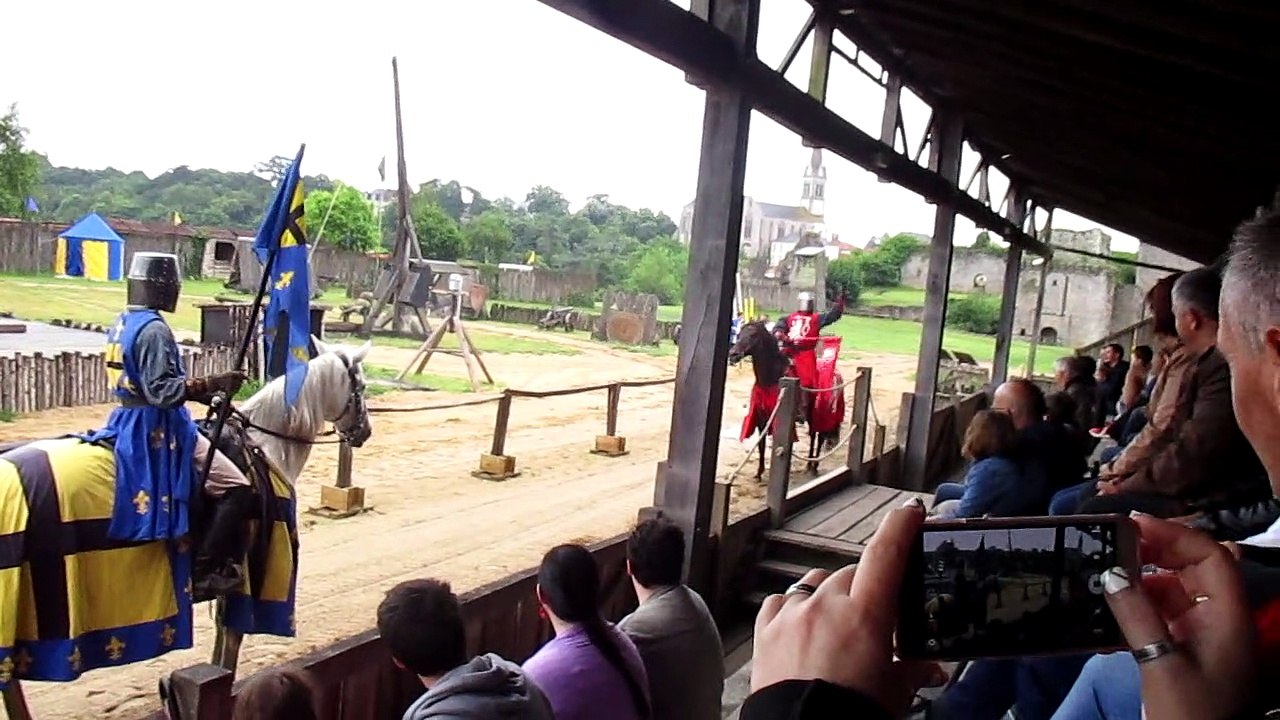 vidéo du spectacle du château de tiffauges