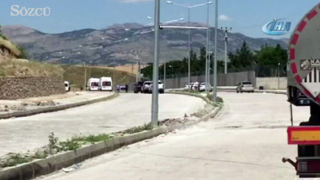 Jandarma Karakolu önünde bir araç patladı