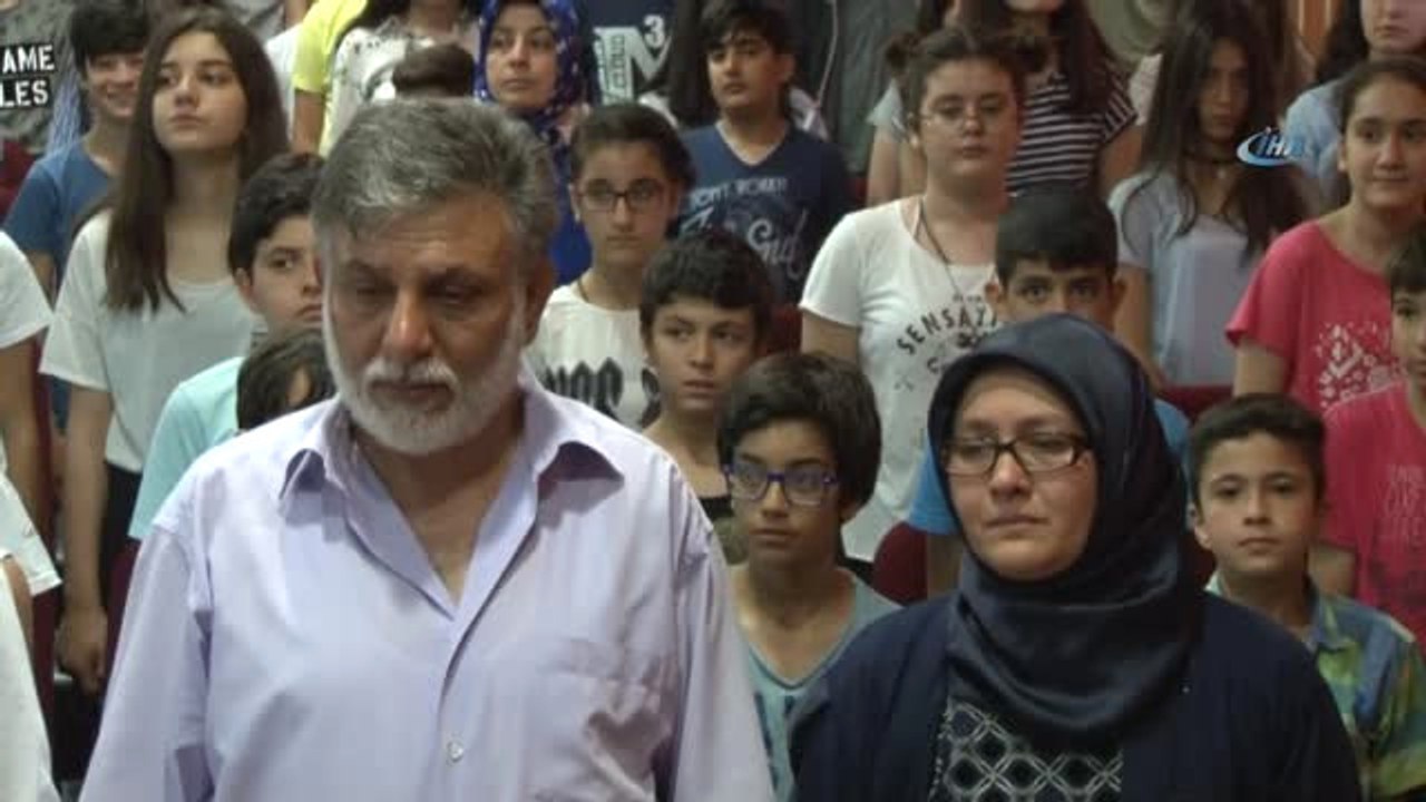 En Acı Karne Töreni... Şehit Oğullarının İsminin Verildiği Okulda Karne Dağıttılar