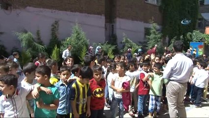 Diyarbakır'da Halaylı Karne Sevinci