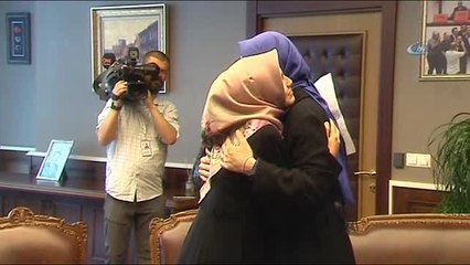 Devlet Korumasındaki Başarılı Çocuklar Karnelerini Bakan Kaya'ya Götürdü