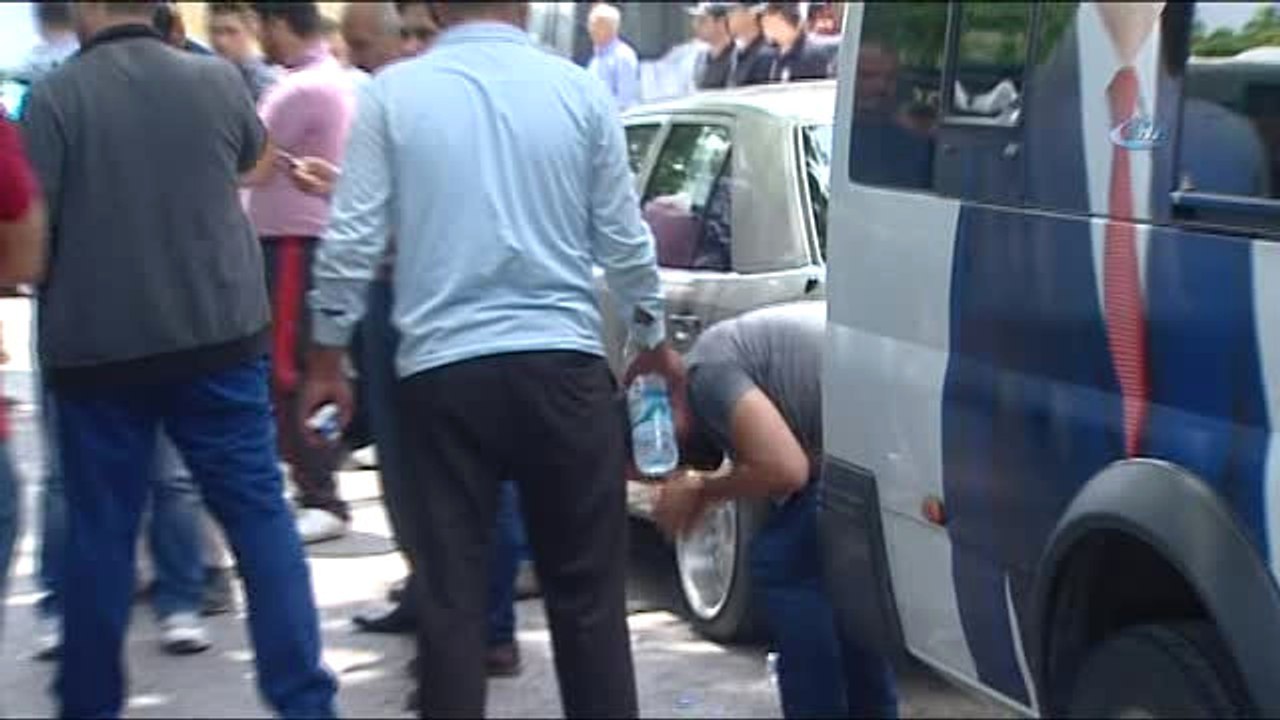 Yol Verme Tartışmasından Dolayı Polise Mukavemette Bulunan Dolmuş Şoförü Biber Gazıyla Etkisiz Hale...