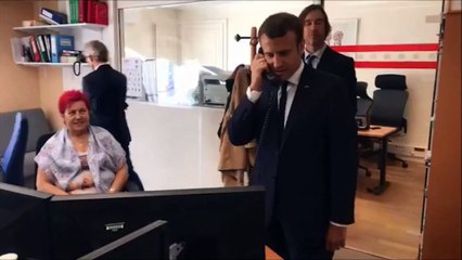 Quand Emmanuel Macron répond lui-même au standard de l'Elysée