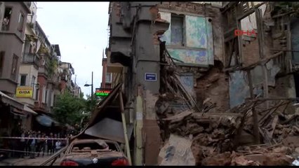 Kumkapı'da Metruk Bina Çöktü 3