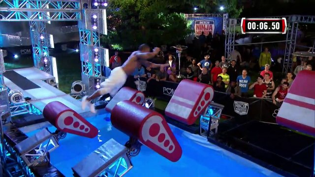 Surhumain, ce gars avec une prothèse fait le parcours American Ninja Warrior