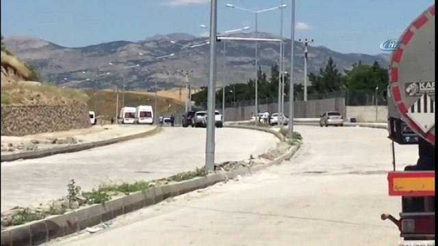 Jandarma Karakolu Önünde Bir Araç Patladı