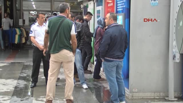 Izmit'te Atm'de Kart Kopyalama Düzeneği ve Kamera Bulundu /ek