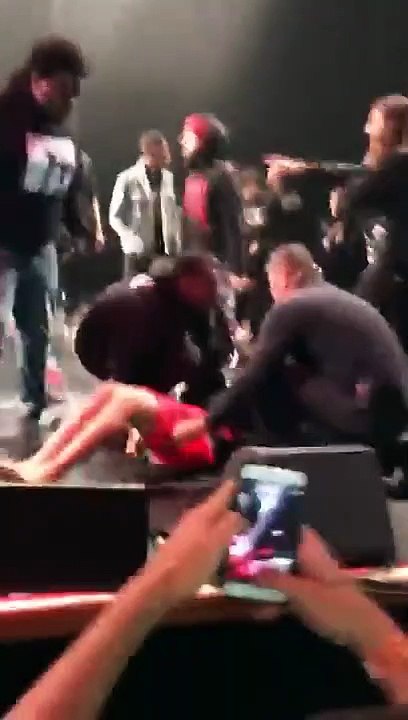 Le rappeur XXXTentacion se fait frapper en plein concert