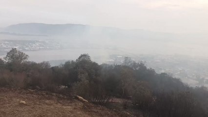 Скачать видео: Smoke Shrouds South African Town Ravaged by Wildfire