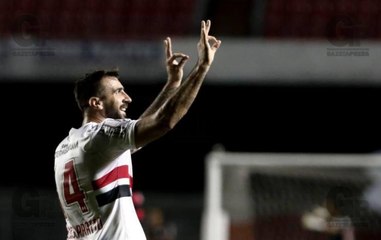 Lucas Pratto vs Vitória Brasileirão 2017