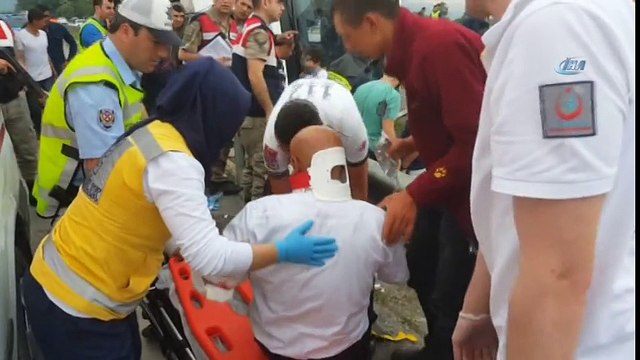 Acemi Erleri Taşıyan Otobüs Devrildi