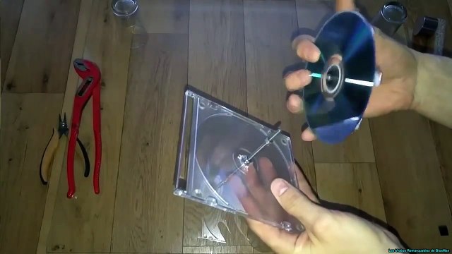 Il crée une énergie propre et infinie avec un CD et des aimants