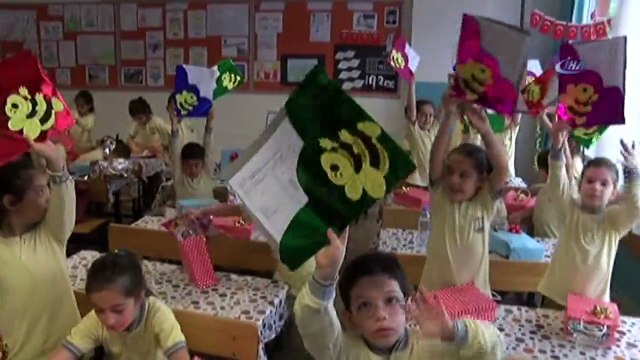 İstanbul Valisi Vasip Şahin Karne Dağıttı